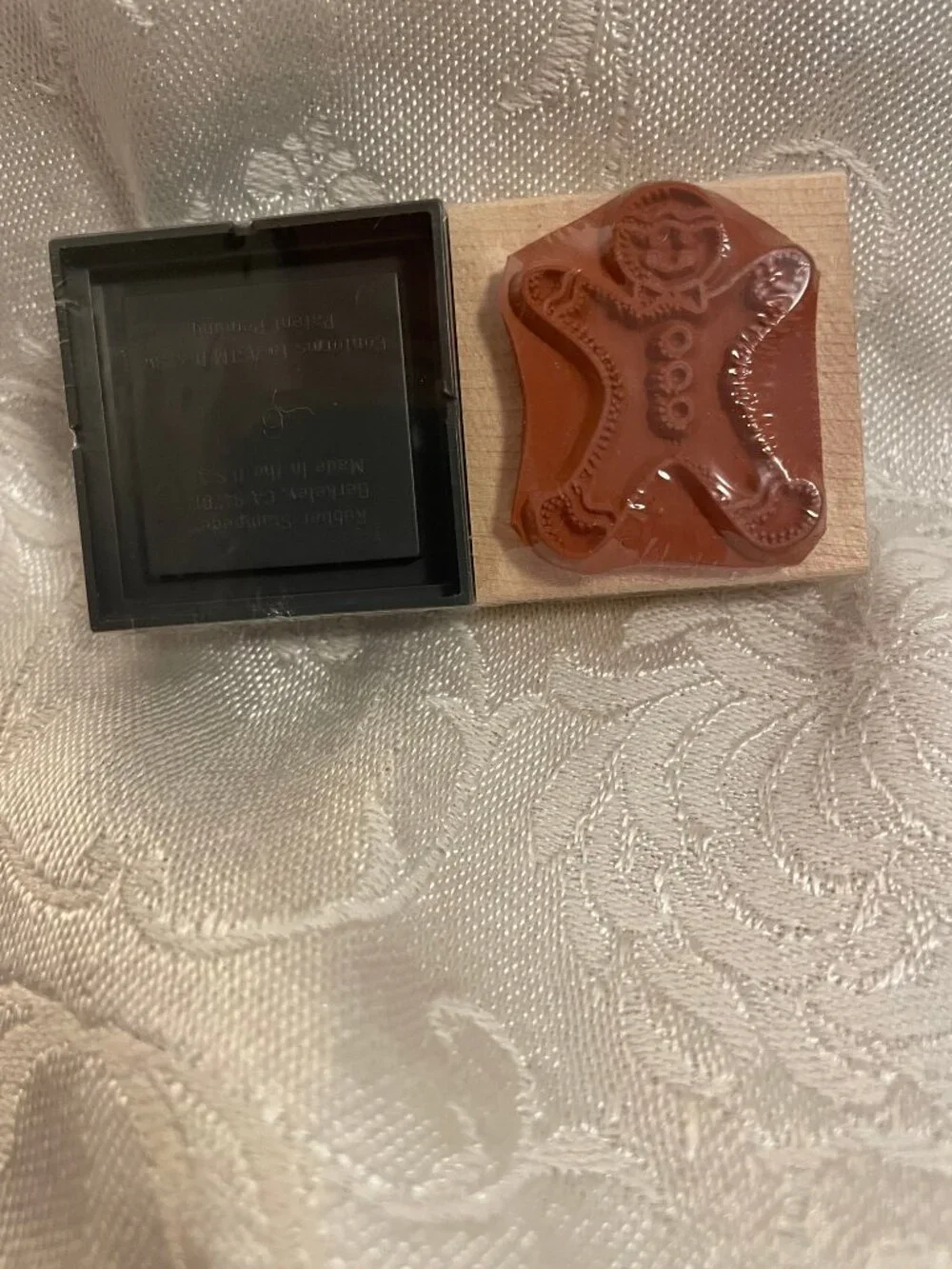 1996 Rubber Stampede Gingerbread Stamp with Wood Top and Black Prism Ink Pad Set